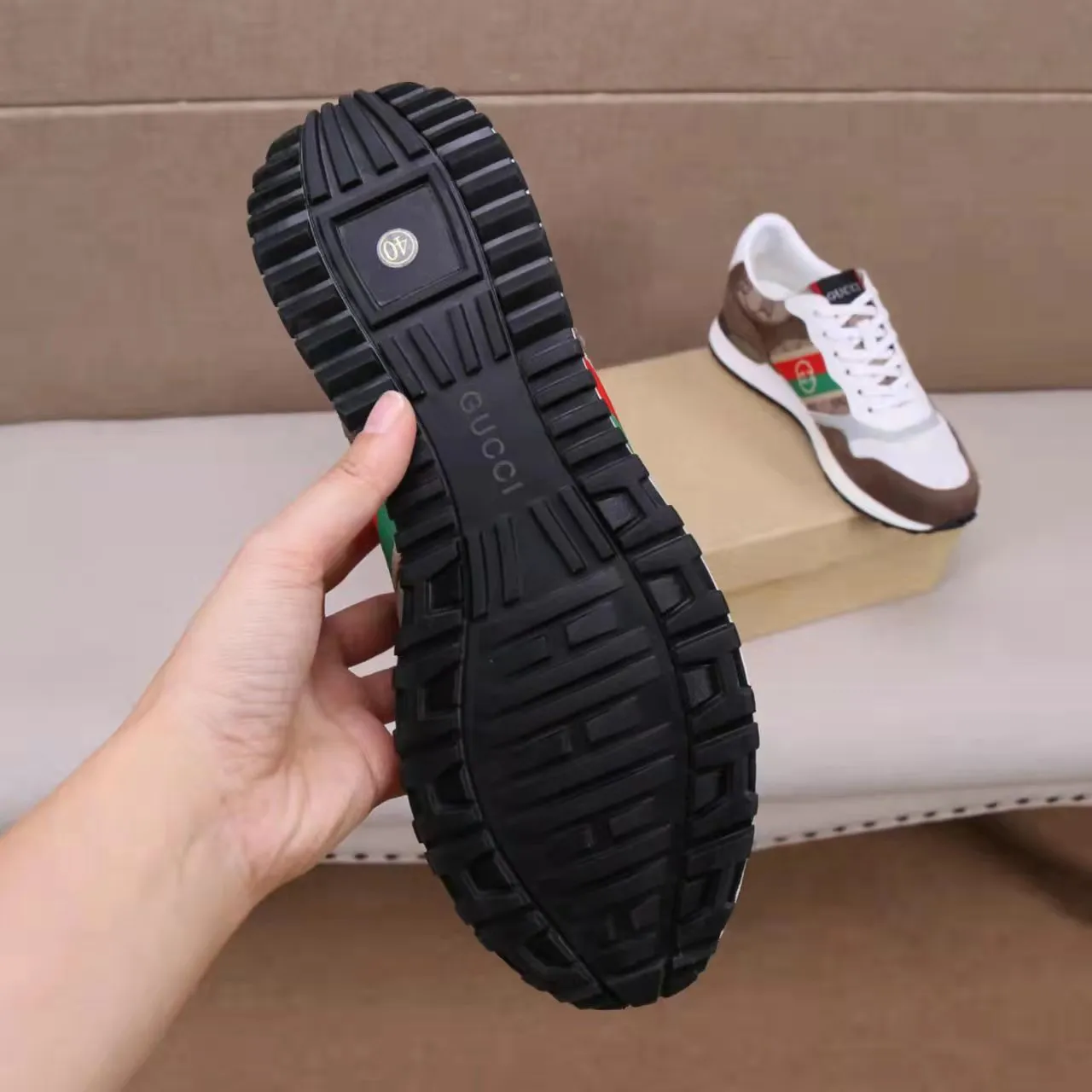 p420 [Gucci Sports Men's Shoes] Gucci fashionable casual men's shoes 🇨🇳Original 1:1 mold, new model debuts first 💯Not high-profile but avant-garde, simple, low-key and fashionable, super versatile style 🌿Original cowhide production ➕Sheepskin lining🎋The version is comfortable on the feet, first-class workmanship🍍38-44 Large quantities in stock